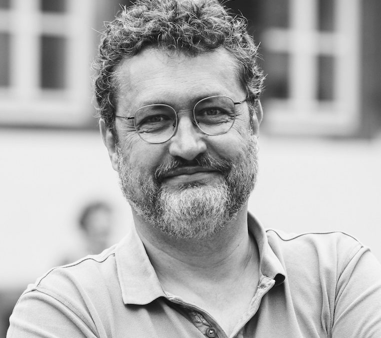 LES LIVRES SONT LA LUMIERE QUI GUIDE LA CIVILISATION