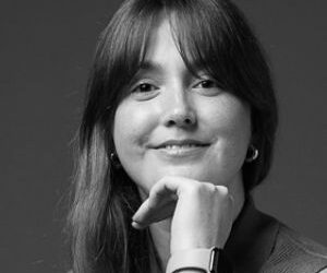 À UN GESTE PRÈS : SYMBOLE D’UNE COMMUNICATION CITOYENNE
